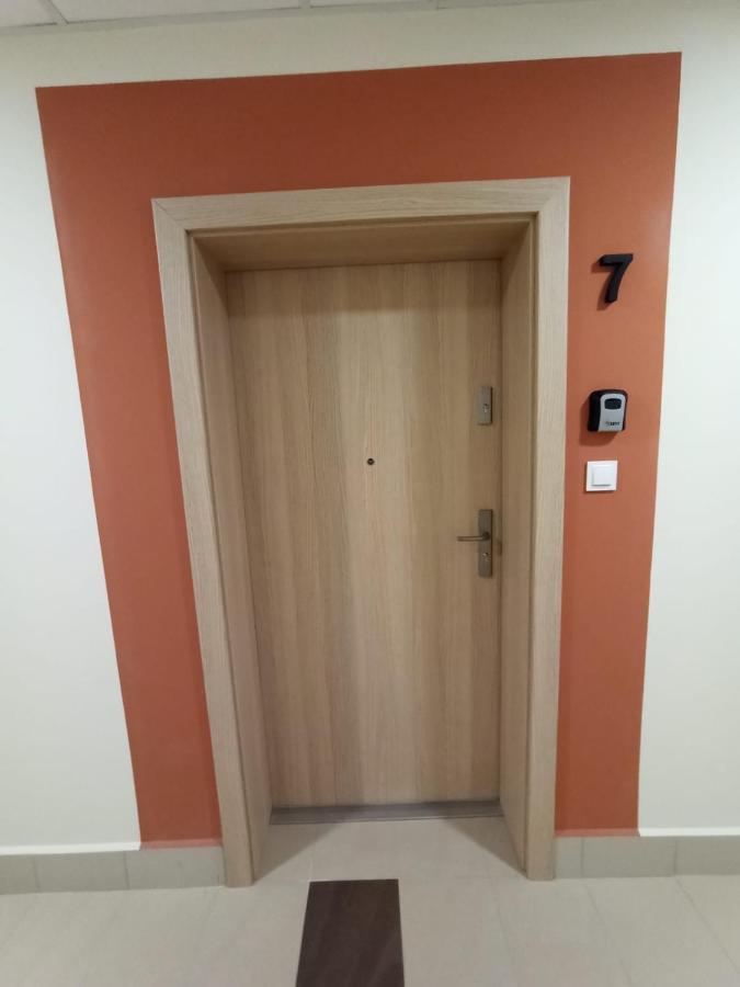 Apartament Wrzesnia IIアパートメント エクステリア 写真