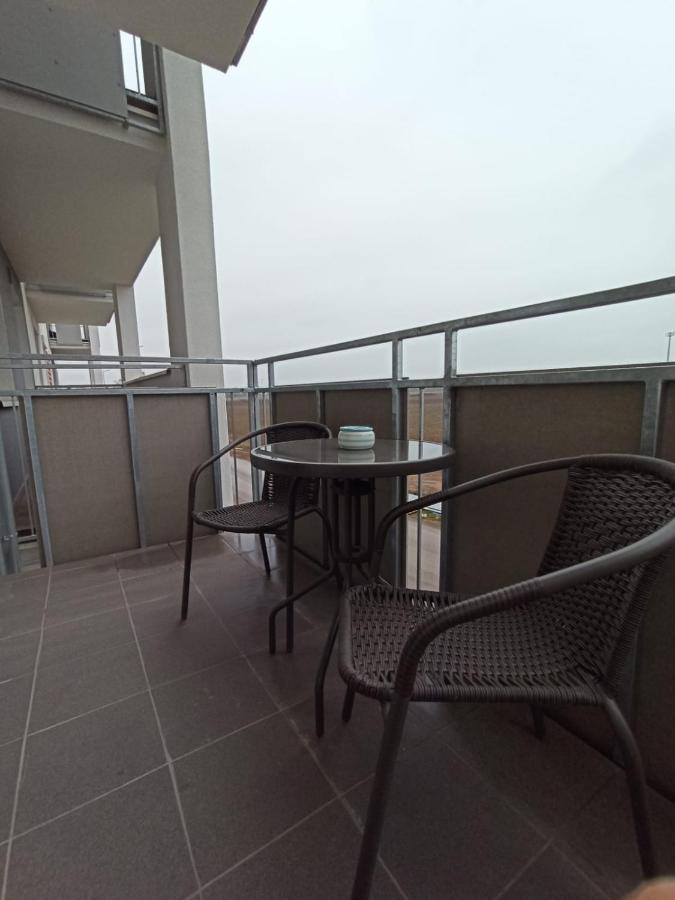 Apartament Wrzesnia IIアパートメント エクステリア 写真
